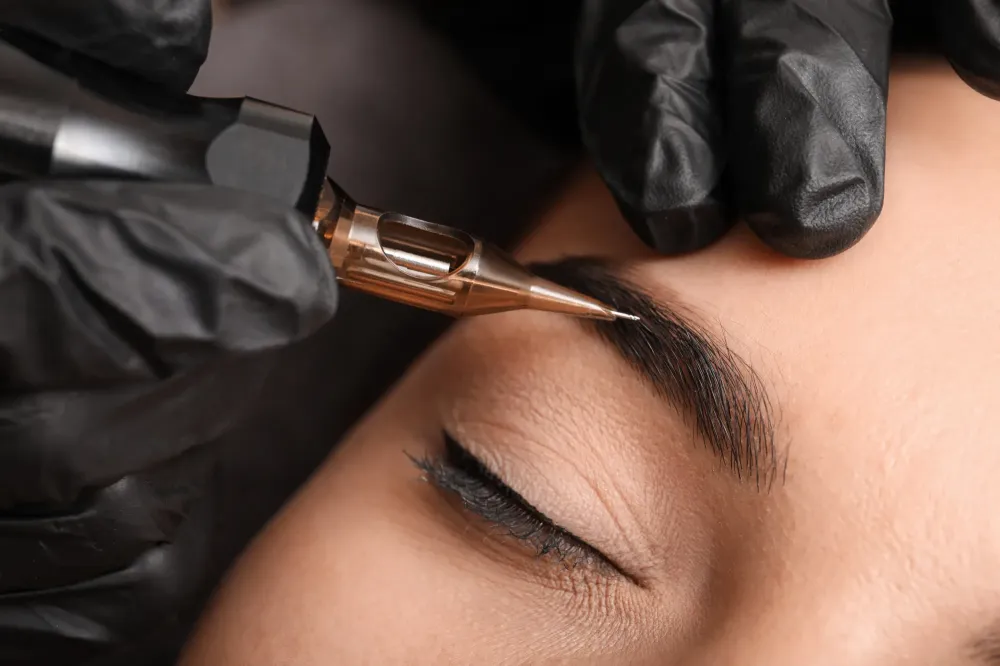 Maquillage permanent sourcil effet poudre.webp