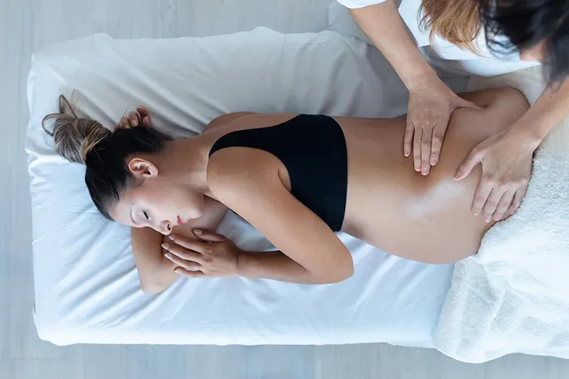 Modelage femme enceinte.webp